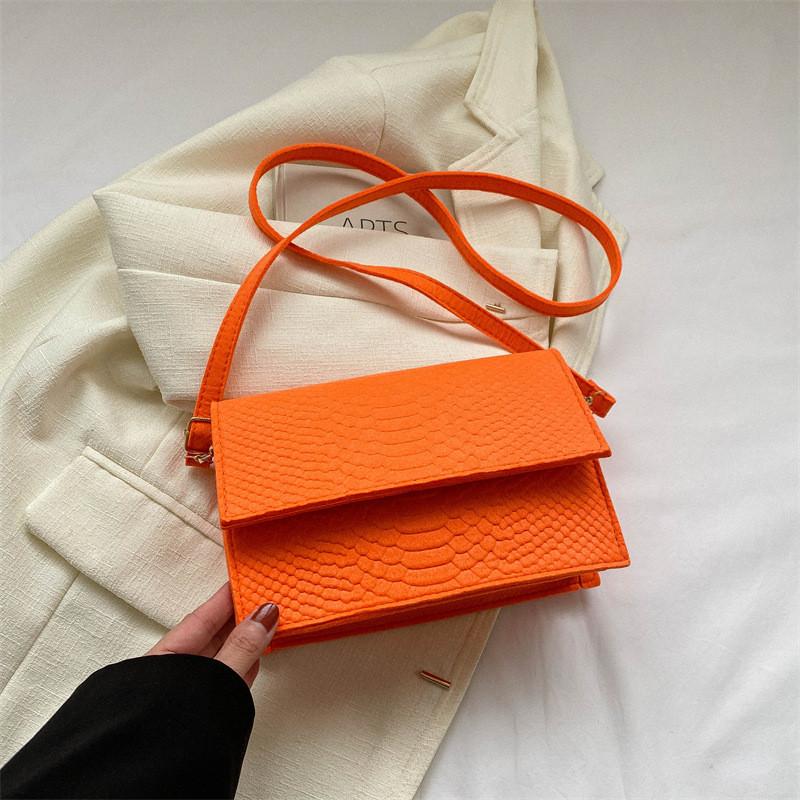 Fashionable Minimalist Shoulder Bag With Chic Design For Everyday Casual Use In Multiple Colors