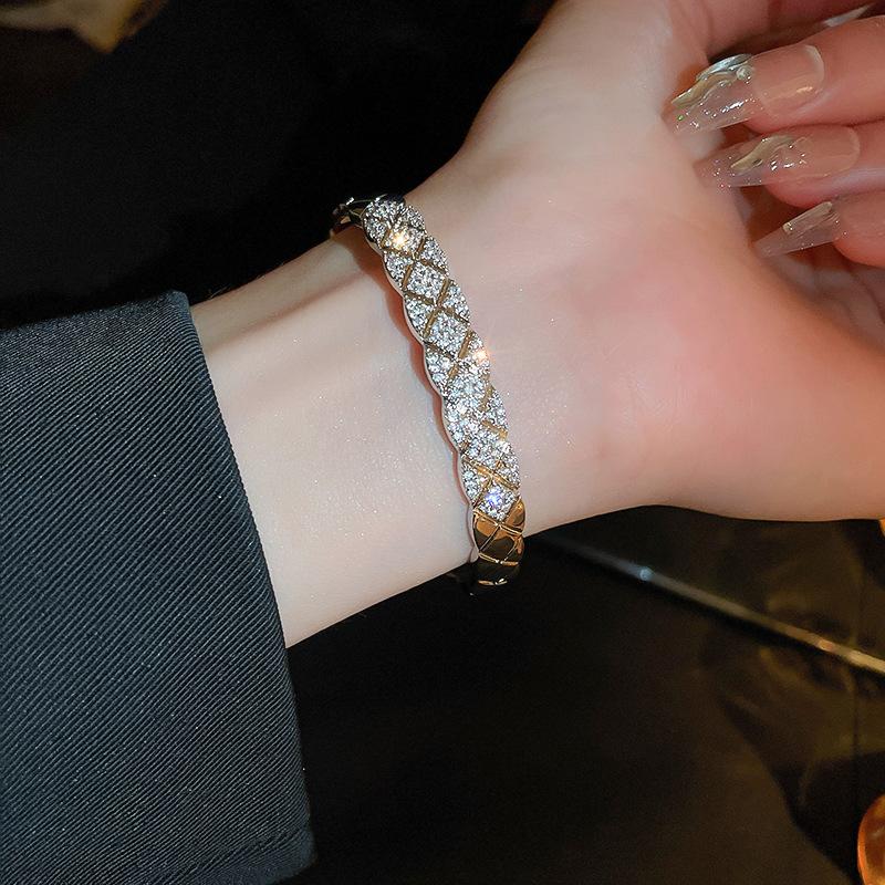 Stone Letter Bracelet Light Luxury Temperament Bracelet Fashion Versatile High-end Jewelry