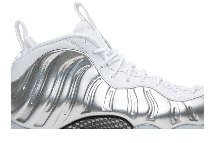 Nike Wmns Air Foamposite One 'Chrome' Sneakers