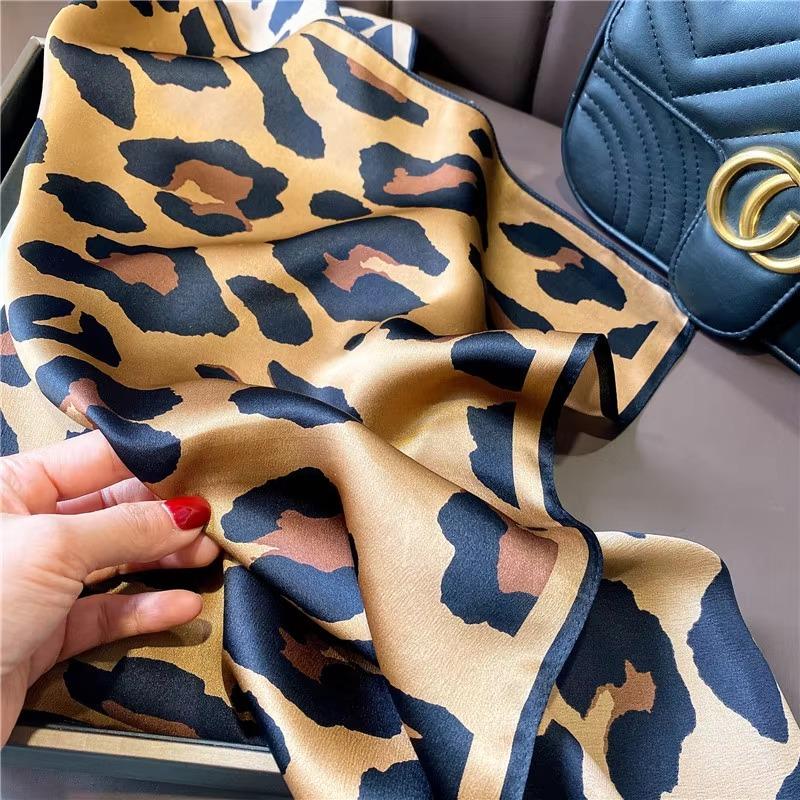 68Cm Retro Leopard Print Silk Scarf Women Imitation Silk Fashion Versatile Headwear Bag Accessories Clothing Square Scarf