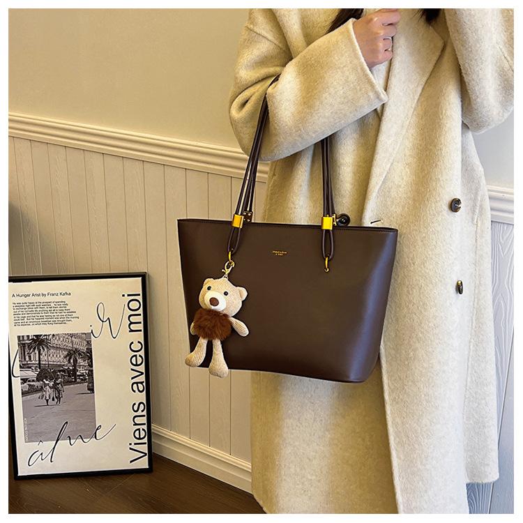 Retro Style Large Capacity Tote Bag Soft Faux Leather Shoulder Handbag with Zipper Closure for Daily Commute