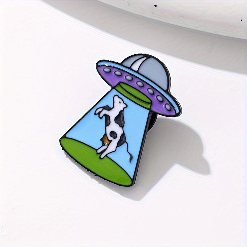 Glamorous spaceship with cow enamel brooch - cute hip-hop style, alloy material, suitable for casual wear or party wear синий