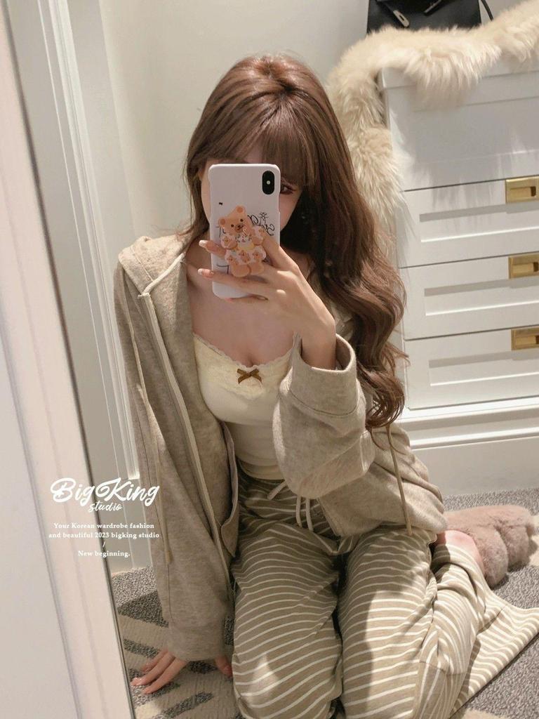 Plus Size Lace Camisole for Women: Elegant Bowknot Sleeveless Base Layer