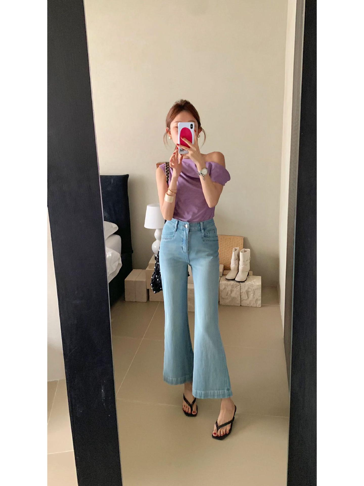 

Джинсы клеш в европейском стиле светло-голубого цвета с эластичным материалом, тянущимся в четырех направлениях. 26 светло-синий