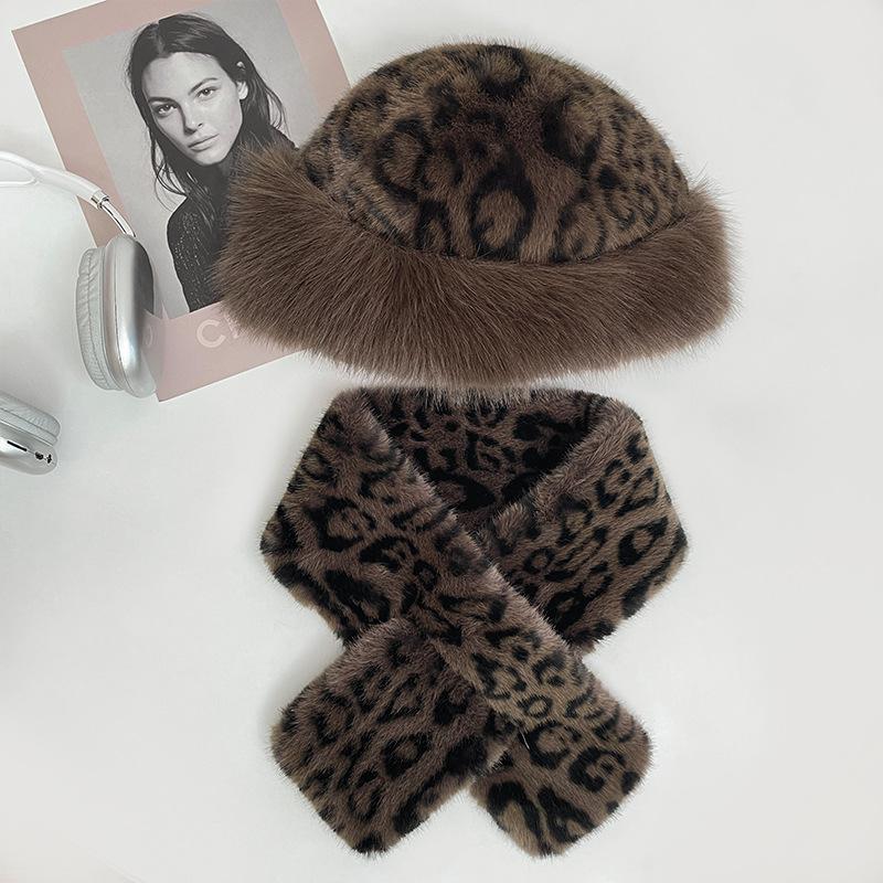 The Girl's Autumn and Winter Cartoon Woolen Hat Cute Scarf Warm and Protective Neck  Tiger Patterned Bear Fisherman Hat