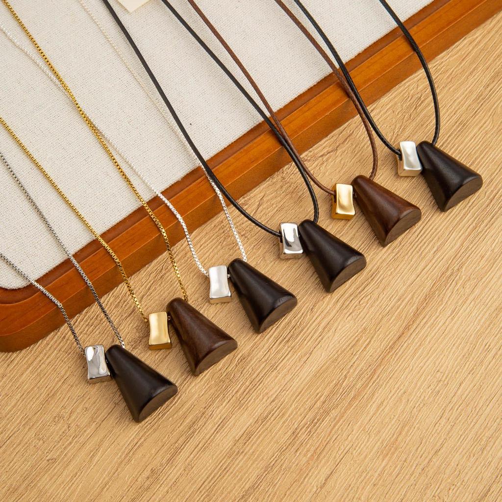 Retro Geometric Wood Pendant Necklace for Women – Unique High-End Sweater Chain Accessory