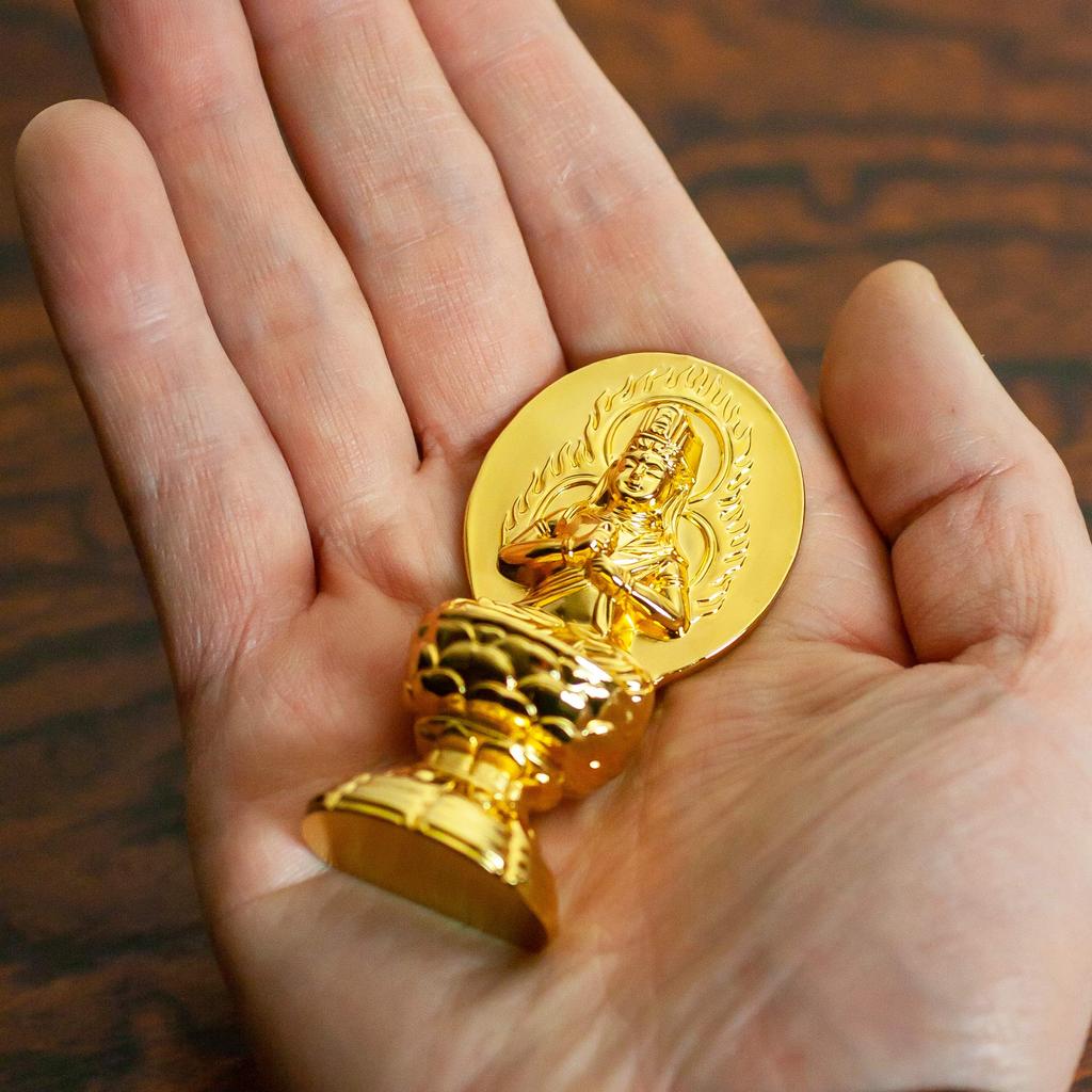 Kleine Dainichi Nyorai Buddha-Statue 24 Karat vom Bildhauer Keishu Originalmodell im Jahr des Schafes und Tierkreiswächter Takaoka Bronzware Nyorai