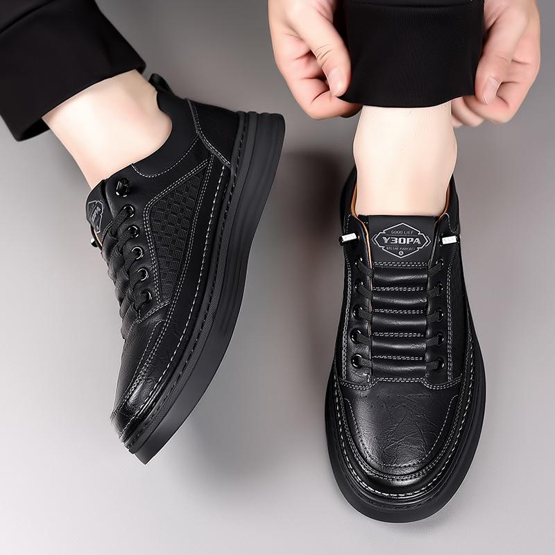 Board Shoes Men's 2025 Autumn Trend New Casual Leather Shoes Men's Driving Light Lazy Shoes 2025