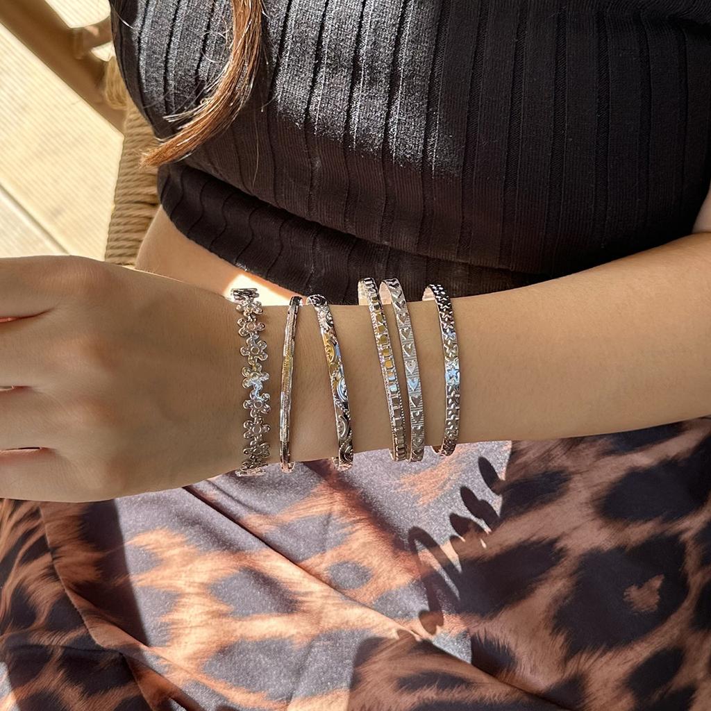 Sweet And Cool Engraved Flower Bracelet Bracelet Fashionable Metal Texture Stacked Bracelet