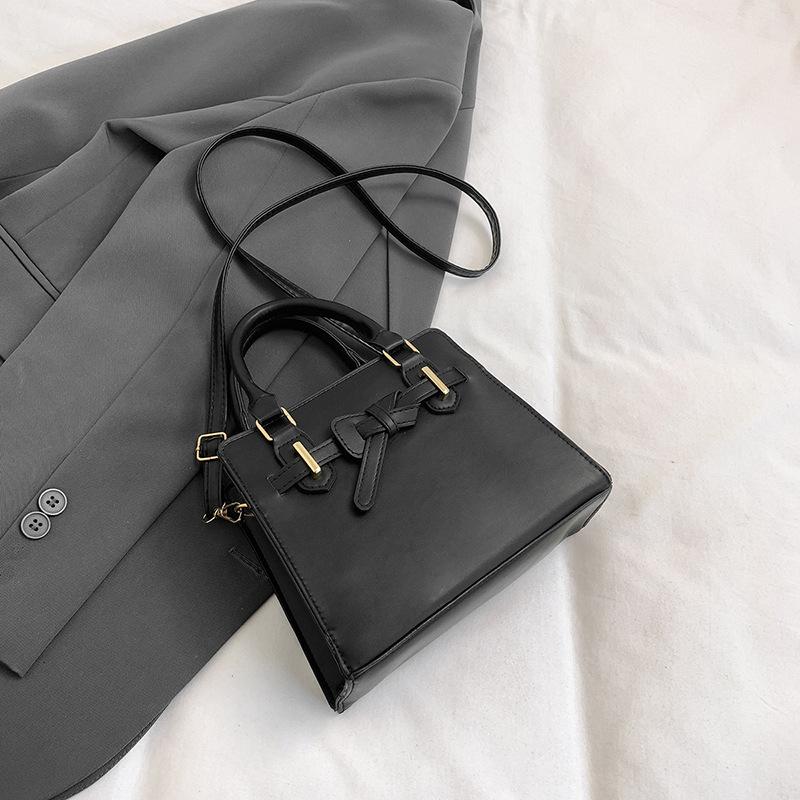 

Сумка новая модная простая с высоким чувством дизайна повседневная универсальная портативная на плечо мессенджер чёрный