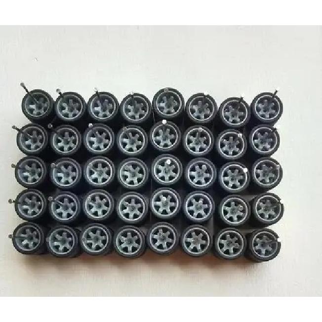80 PZ(per 20 auto) Ruote in Lega per Auto 1/64 con Pneumatici per Hot Wheel/Matchbox/Domeka 1:Modellino Auto in Lega 64