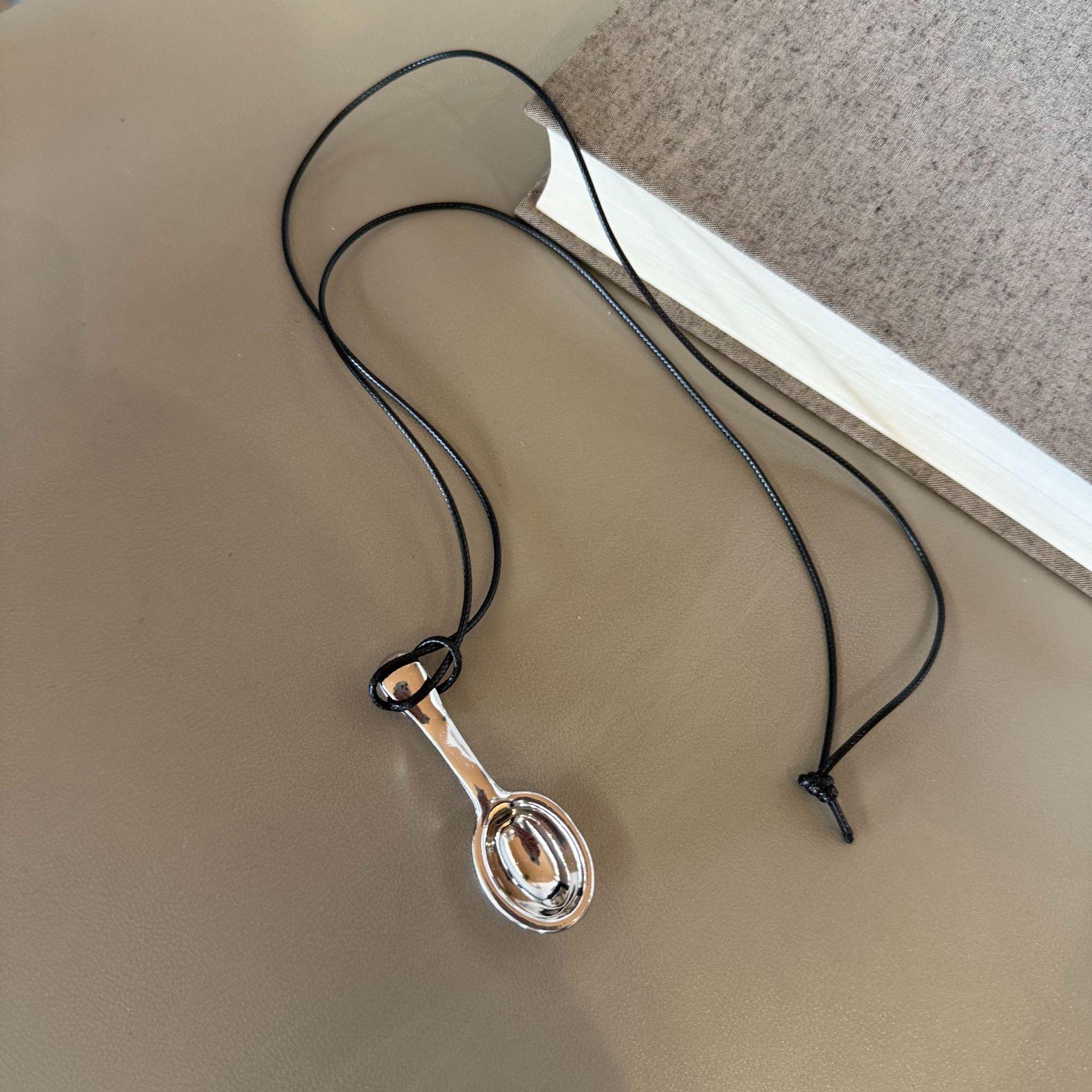 

Spoon Pendant Necklace - Long Style For Autumn And Winter, Vintage Black Rope Neck Sweater Chain For Women