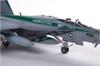 Plastikový model amerického námořnictva Super Hornet Chippy Ho v měřítku 1/72 od Doyusha. Úžasný! Č. 7 F/A-18E VFA-195 Barevně kódovaný