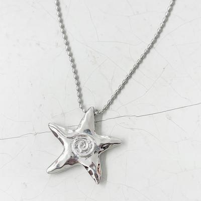 August Harmony Starfish Choker Necklace