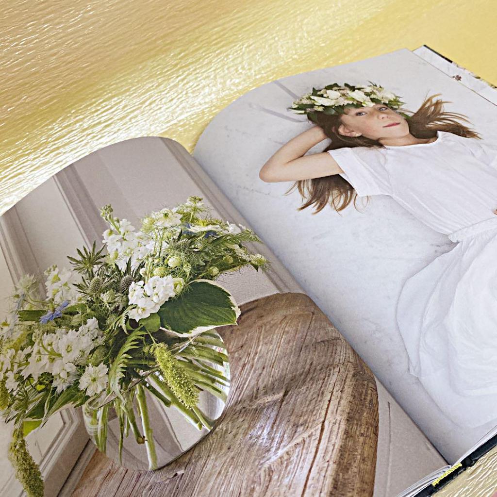 [USED] A set of three flower arrangement books purchased in Sweden