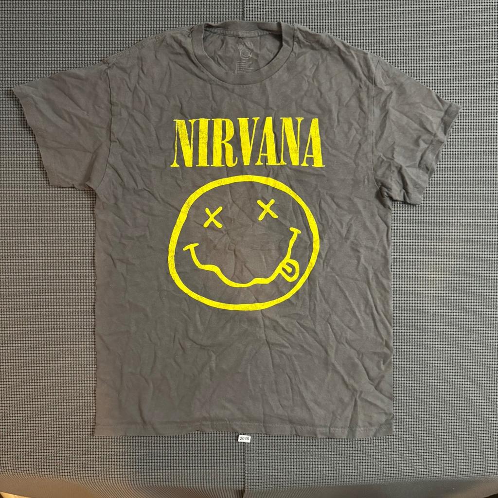 Nirvana Smiley Face Graphic T-Shirt Charcoal Gray Yellow Logo Size M Rock Band Unisex T-Shirt