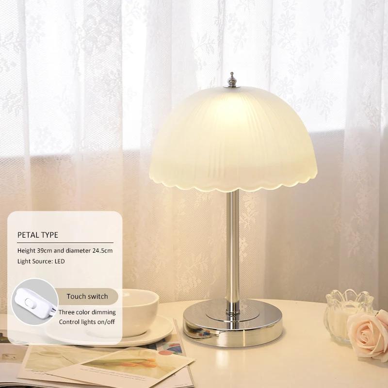Warm Bedroom Night Light Creative Petal Mushroom Bedside Night Light Minimalist Desk Modern Glass High-End Table Lamps