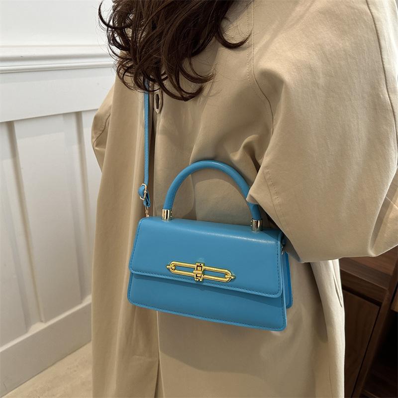 French niche underarm small bag female texture small square bag personalized lock fashion shoulder messenger bag