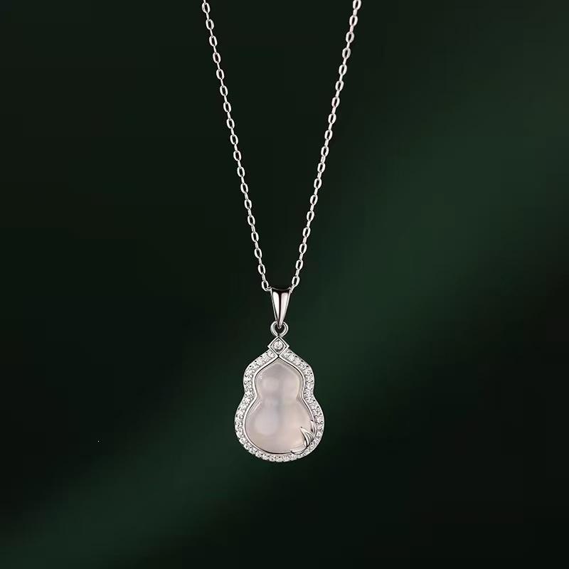 2024 High-End Light Luxury 925 Sterling Silver Chalcedony Gourd Clavicle Necklace for Women