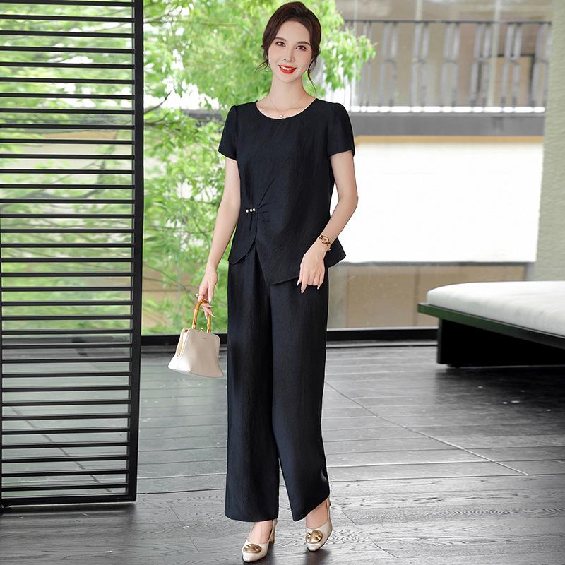

Mom s 2026 Ice Silk Summer Set: Short-Sleeve T-Shirt & Wide-Legged Pants for Middle-Aged Women L [up to 105 lbs recommendation]