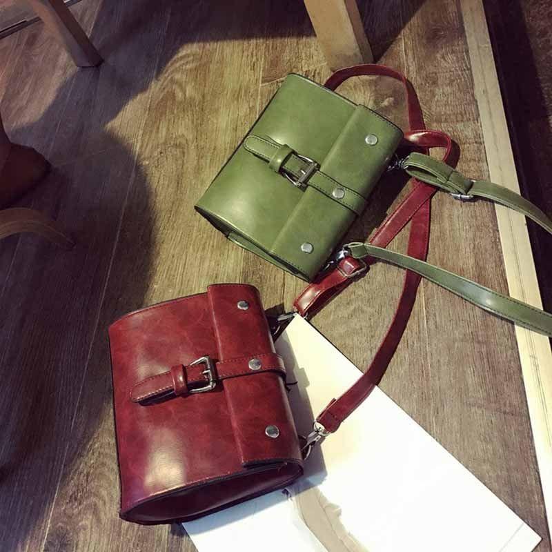 Trendy Retro European American Design Small Square Bag For Women With Magnetic Closure