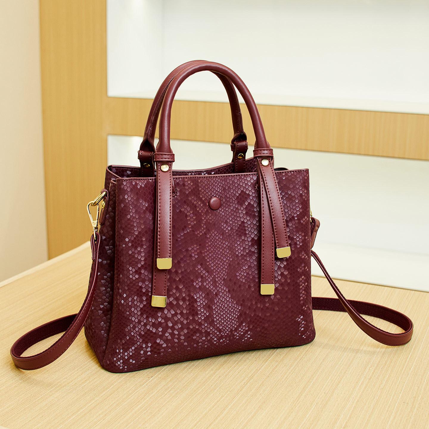 2026 New Vintage Printed Letter Women s Bag, Crossbody Handbag, Versatile Commuting Bucket Bag, Fashionable Shoulder Bag красный