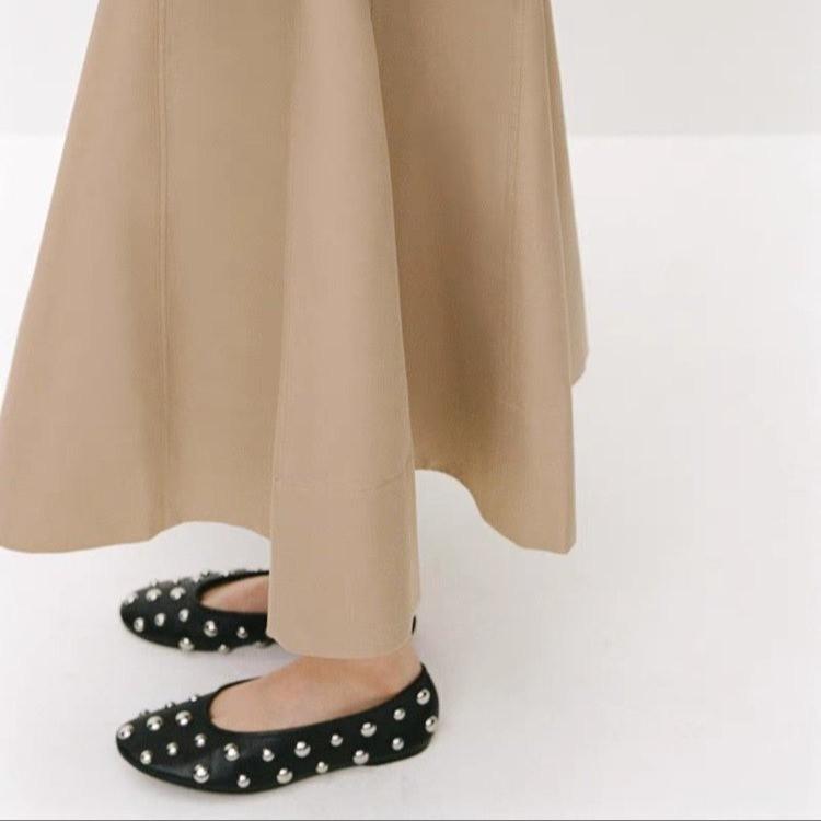 Fashion 2024 New Rivet Round Head Flat Shoes Luxury Black Leather Sandal Ballet Sandals Silver Ball Metal Hollow Mary Jane Shoes 34-42