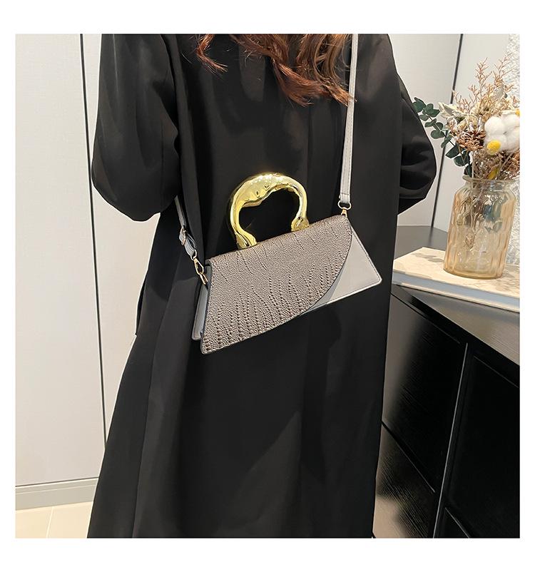 Elegant Women's Handbag: Fashionable, Small Square Crossbody with Unique Autumn 2024 Design and Stylish Personality.