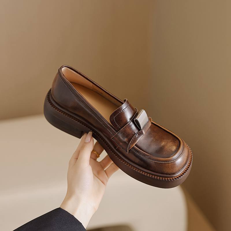 Krazing Pot Piele de vaca Varf rotund Fund gros Pantofi de primavara Brogues Inchideri metalice Platforme Femei Pompi