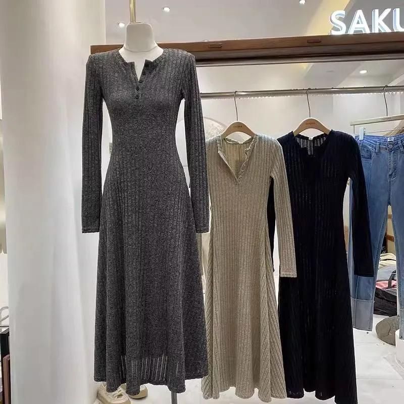 Women's Slim Fit French-Style Knit Dress - Waist-Hugging, Half-Open Collar, Solid Color, Autumn/Winter.