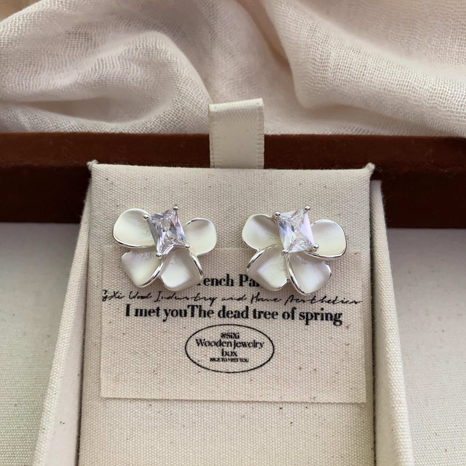 Экстравагантные Модные Серьги-Гвоздики с Бежевым Цветком, Высококачественные Серьги, Нишевые Изысканные и Элегантные Серьги, Серьги.