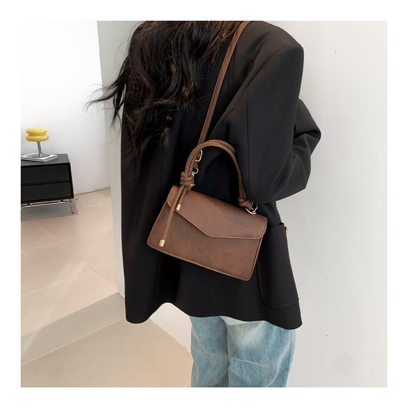 Women's Faux Leather Square Shoulder Bag Minimalist Solid Color Crossbody Purse Magnetic Snap Closure Chain Bag