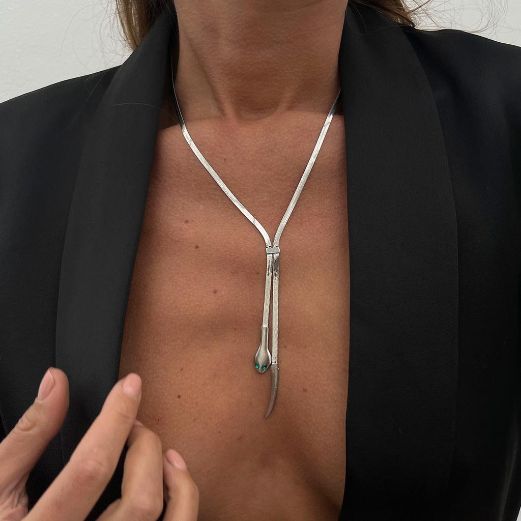 Fashion Sense Flat Snake Braided Alloy Necklace Simple Tassel Snake Head Pendant Collar Bone Chain Premium Sense Commuter Party Womens Necklace