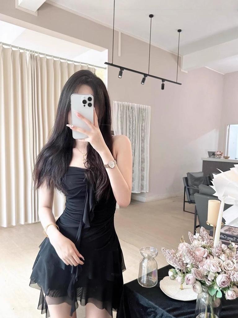 Elegant Black Spaghetti Strap Summer Mini Dress with Ruffle Skirt