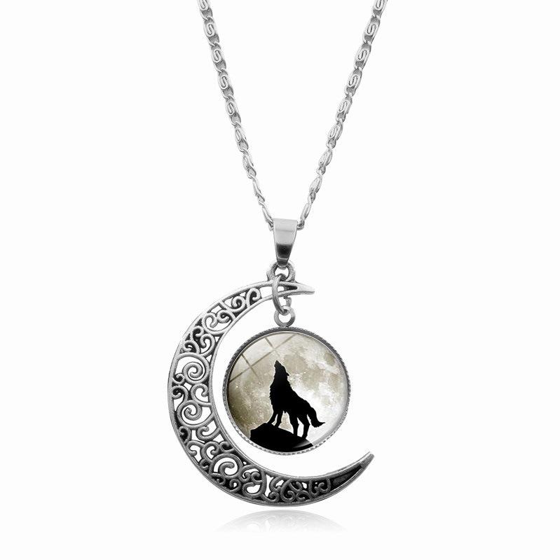 Howling Wolf Moon Time Gemstone Pendant Necklace Women's Versatile Collarbone Chain Accessory
