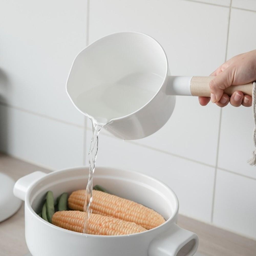 Easy To Clean Long Handle Water Scoop Plastic 1300ML Water Ladle Water Dipper Bath