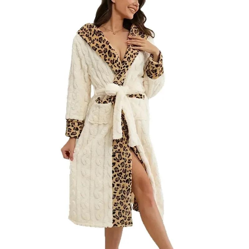 Damenbademantel Pyjama mit atemberaubendem Leopardenmuster Flanell-Bademantel Schnürung Oberbekleidung für Zuhause Damenbekleidung