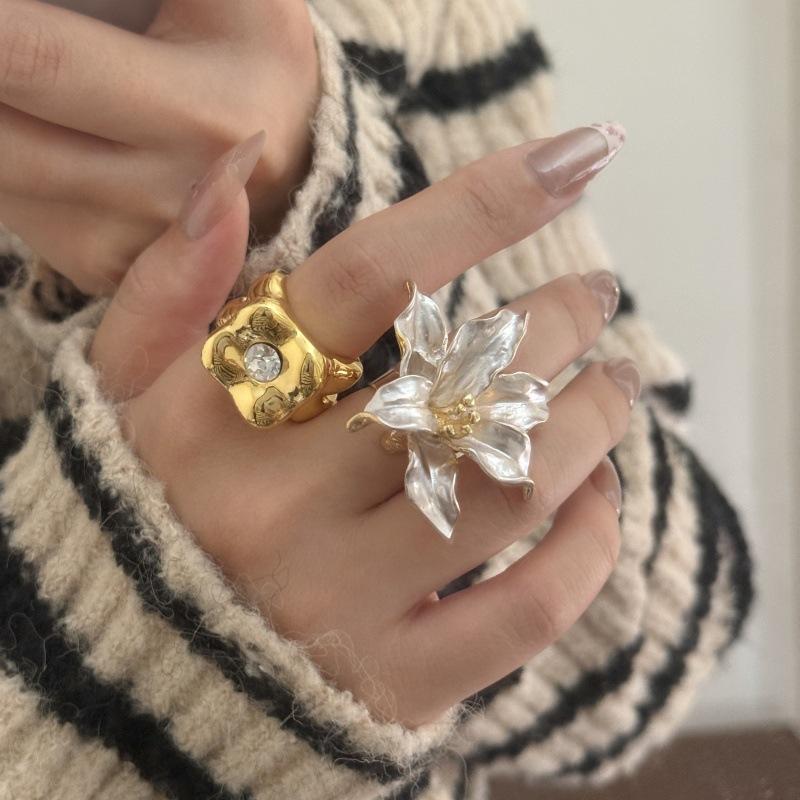 Gold And White Contrast Glaze Tulip Flower Ring Ins High-End Square Women Finger Ring Jewelry Gifts