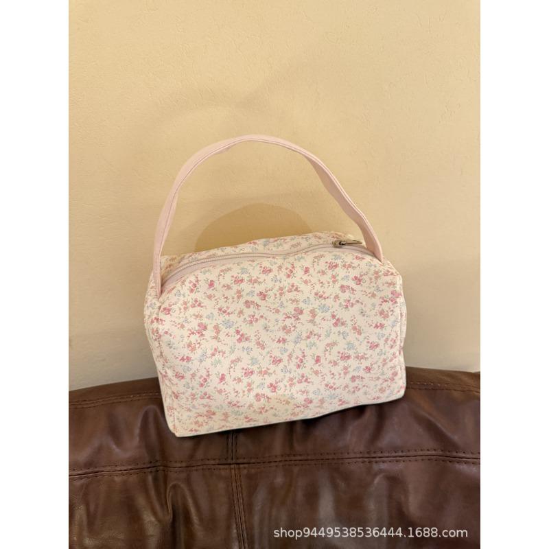 

Spring and summer new small floral handbag high value large capacity makeup toilet bag going out three-dimensional storage bag