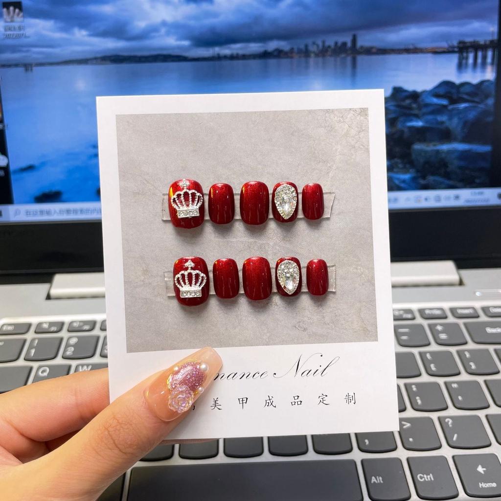 

Красная Корона РУЧНОЙ РАБОТЫ с бриллиантами. Искусственные ногти для фототерапии.