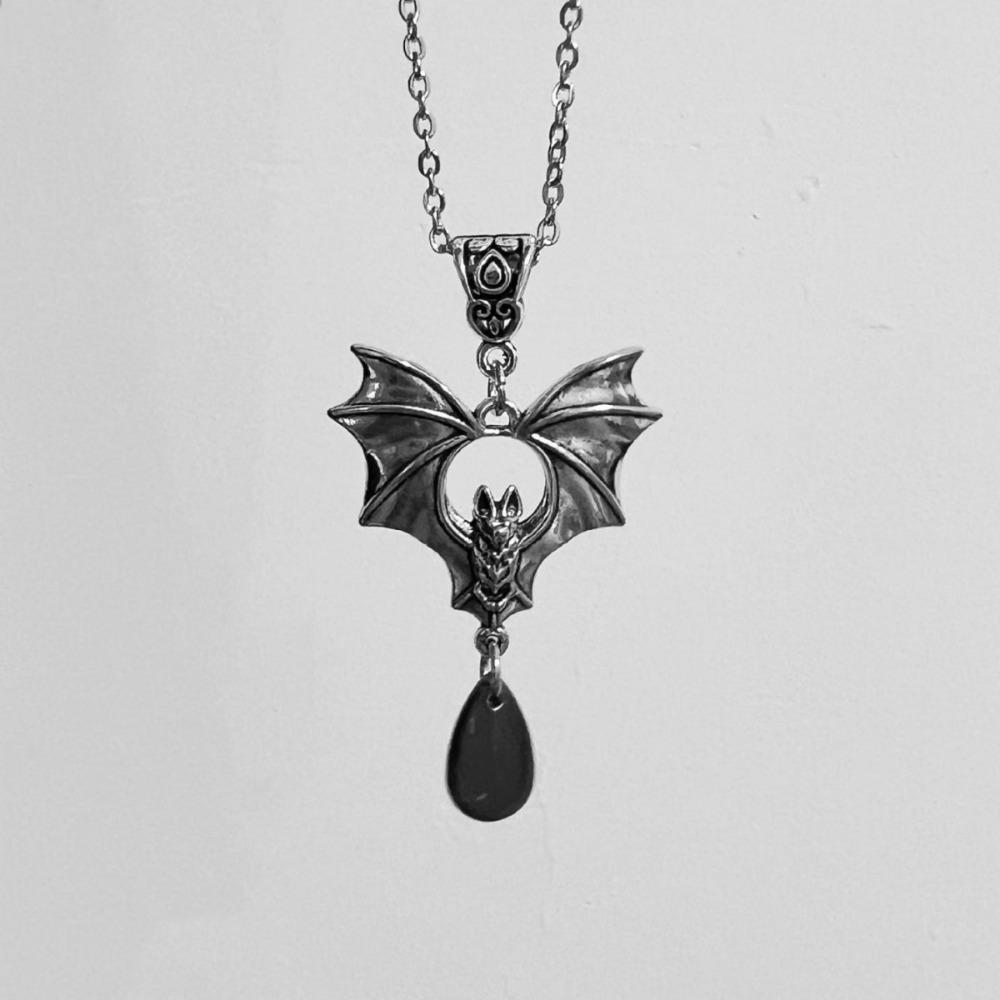 Gothic Victoria Sliver Color Bat Wings Red Blood Drops Pendant Necklace for Women Hallowmas Party Charm Jewelry Accessories Gift