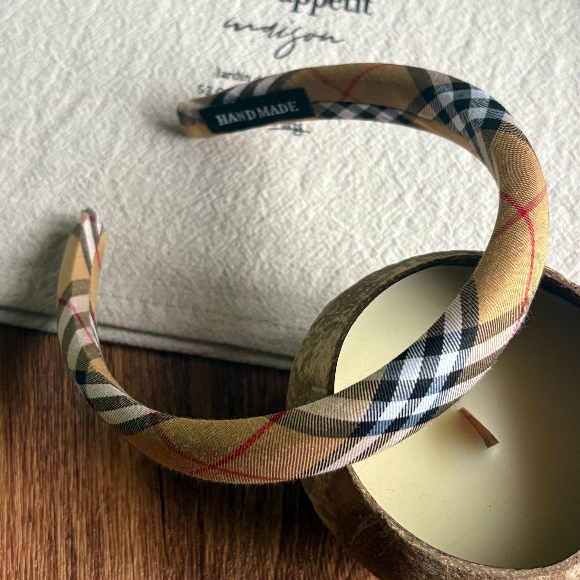 Elegant Retro Plaid Sponge Headband for Women - Versatile Wide-Edge Hair Accessory for Autumn/Winter.