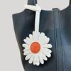 Handgefertigter Gänseblümchen-Schlüsselanhänger für Taschen und Schlüssel, gefertigt aus hochwertigem, umweltfreundlichem Leder mit strapazierfähigem Design