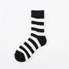 5/10 Paires Automne Hiver Chaussettes Épaissies en Polaire Corail qui ne Peluchent pas pour Homme Port à la Maison Chaud Rayé Mi-Mollet Confortable