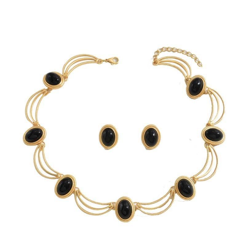 European and American Court Style Women's Earring Necklace Set with Retro Inlaid Gemstone Design High-end Clavicle Chain