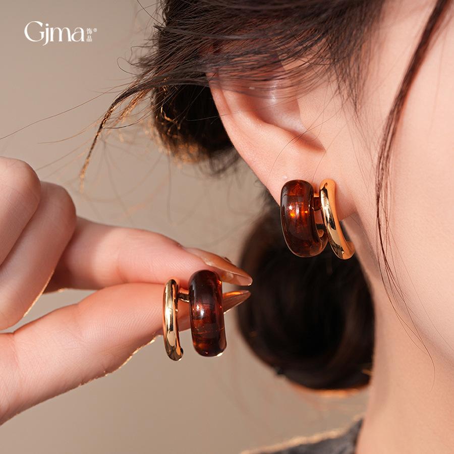 Maillard coffee resin C-shaped earrings, stud earrings, fashion temperament earrings women