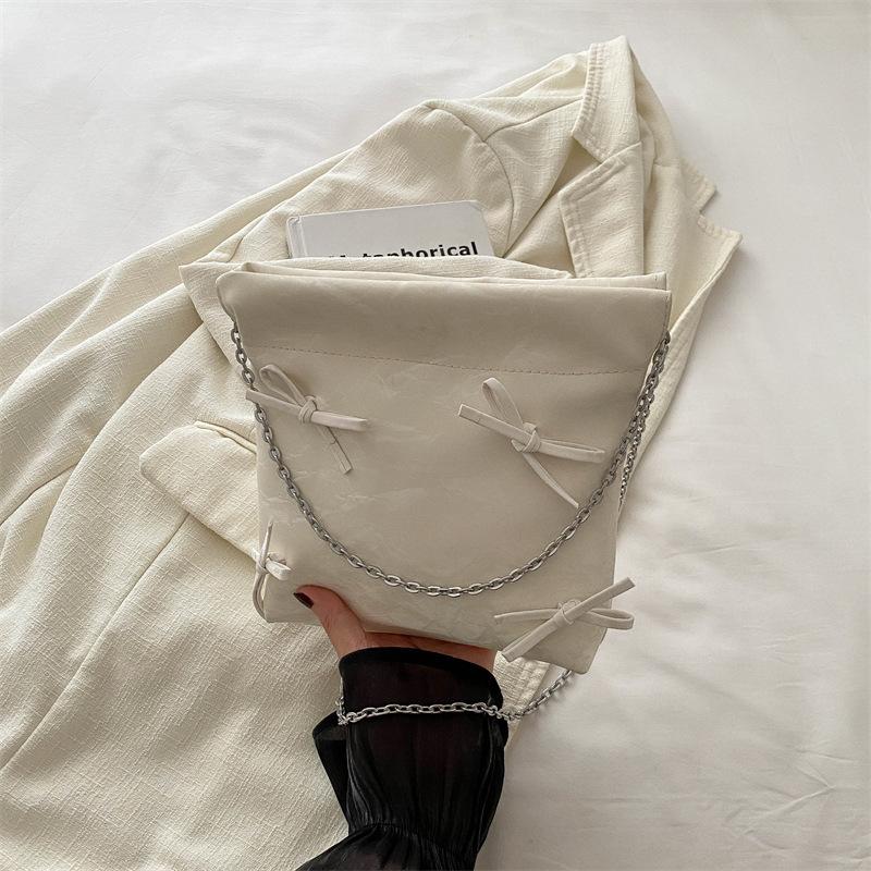 

Beautiful casual handbag 2024 summer new fashion simple messenger bag fashion large capacity tote shoulder bag білий