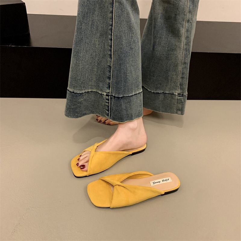 Premium soft bottom seaside beach one-word drag fashion flat bottom beautiful cool slippers women's wear 2025 summer new