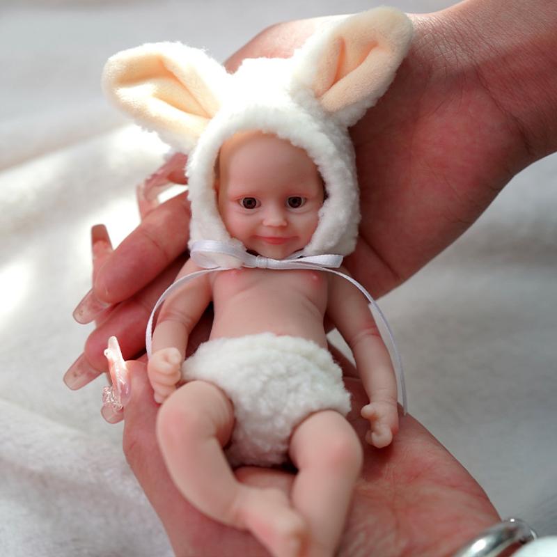 Bambola Reborn in silicone solido da 6 pollici con corpo intero per ragazza e ragazzo Mini bambola di simulazione palmo da 15 cm Maddie Dress Up Playmate Toy Doll Regalo di compleanno per bambini