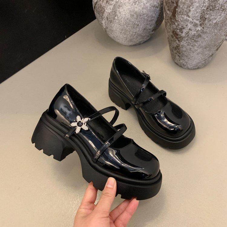 

Internet celebrity Japanese JK uniform preppy style small leather shoes women s 2025 spring new retro versatile platform platform Mary Jane shoes 35